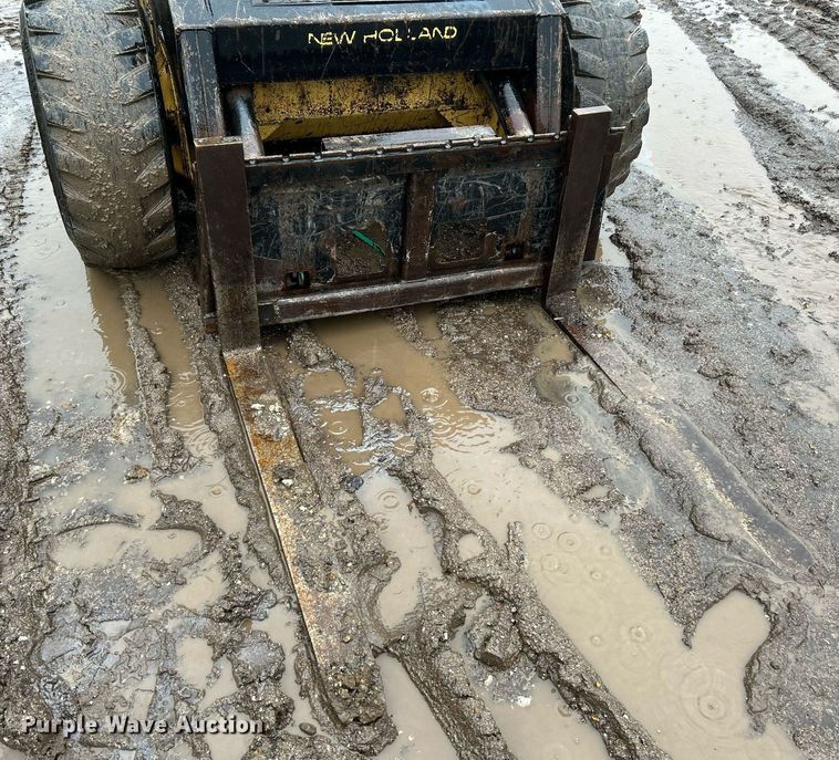 image for item NE9753 1993 New Holland L783 skid steer loader