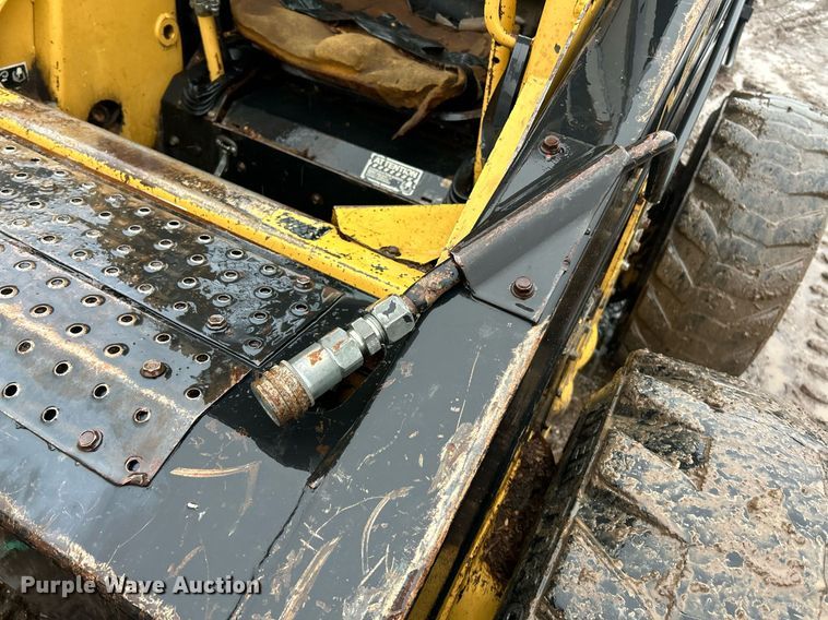 image for item NE9753 1993 New Holland L783 skid steer loader