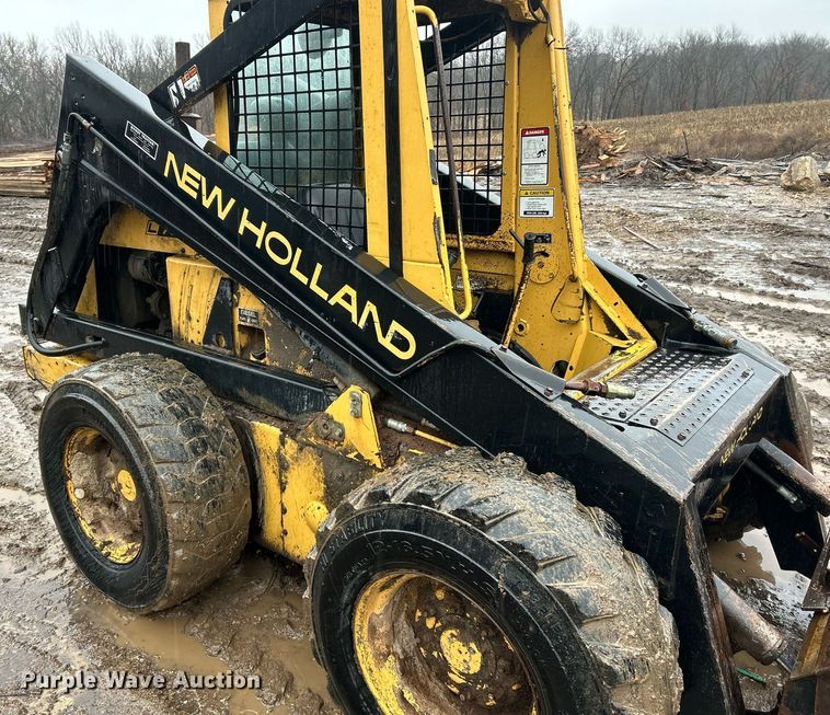image for item NE9753 1993 New Holland L783 skid steer loader