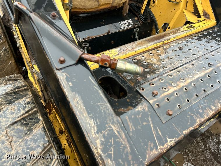 image for item NE9753 1993 New Holland L783 skid steer loader