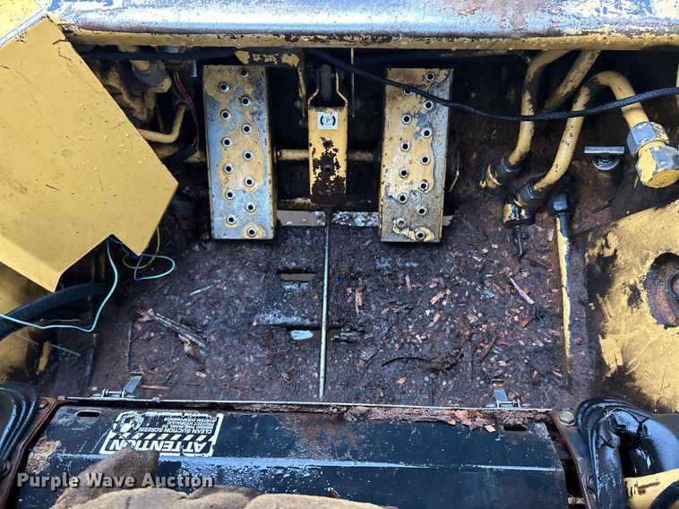 image for item NE9753 1993 New Holland L783 skid steer loader