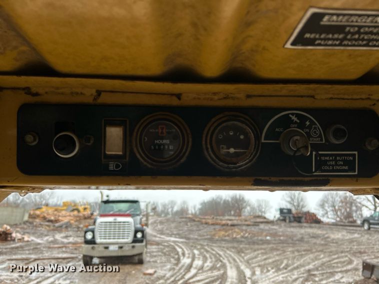 image for item NE9753 1993 New Holland L783 skid steer loader