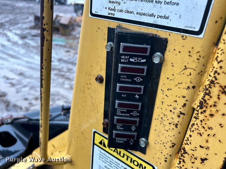 image for item NE9753 1993 New Holland L783 skid steer loader