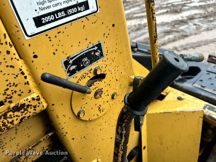 image for item NE9753 1993 New Holland L783 skid steer loader