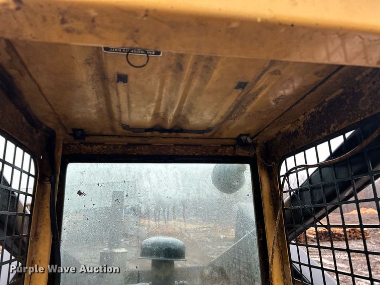 image for item NE9753 1993 New Holland L783 skid steer loader