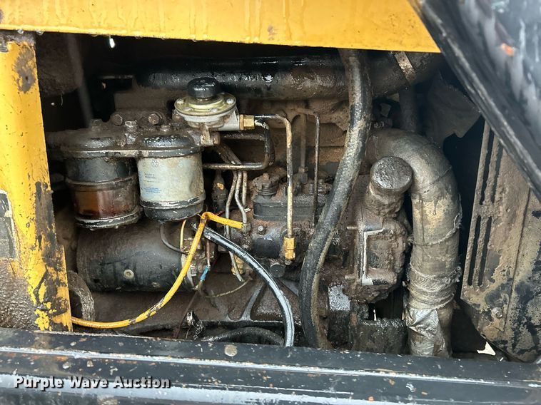 image for item NE9753 1993 New Holland L783 skid steer loader