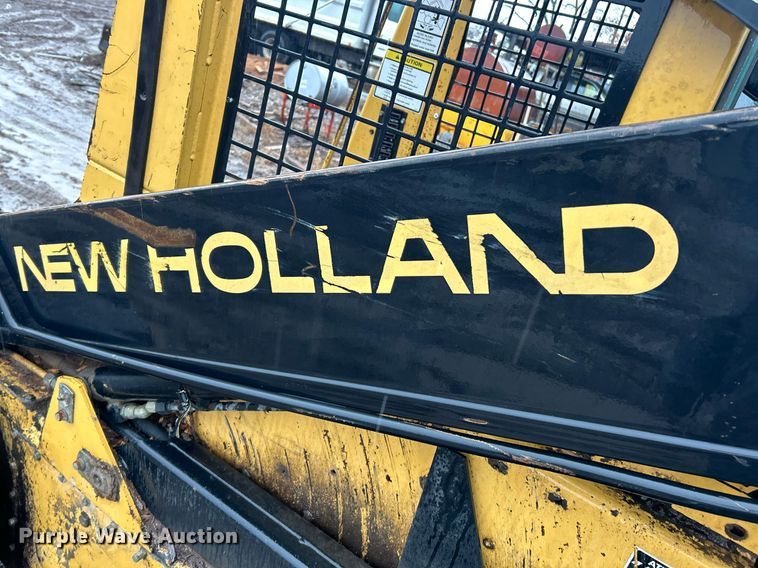 image for item NE9753 1993 New Holland L783 skid steer loader