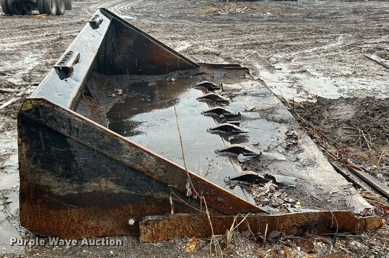 image for item NE9753 1993 New Holland L783 skid steer loader