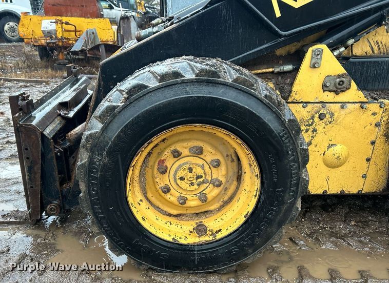 image for item NE9753 1993 New Holland L783 skid steer loader