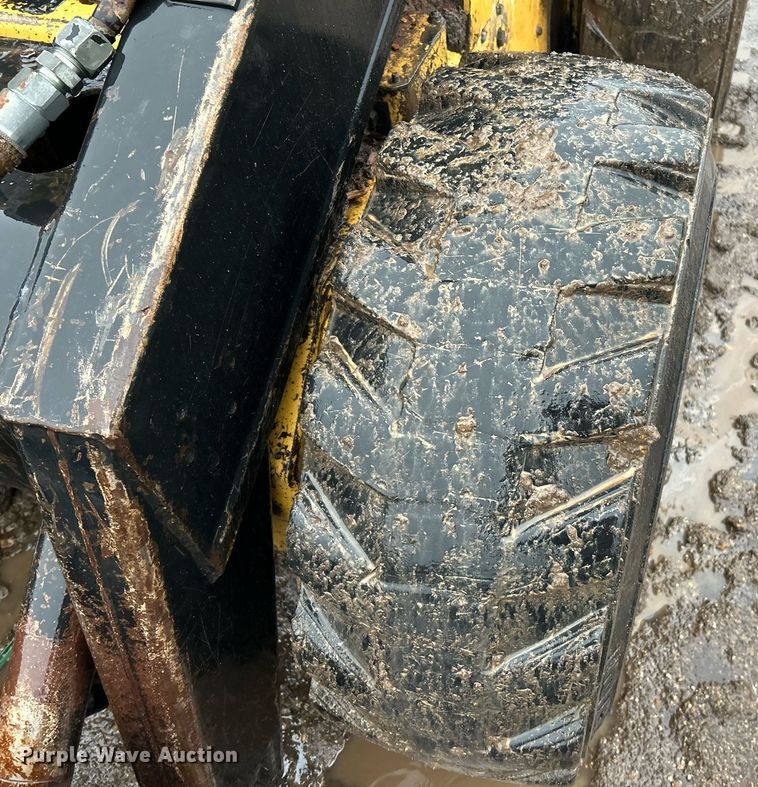 image for item NE9753 1993 New Holland L783 skid steer loader