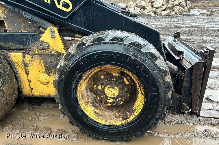 image for item NE9753 1993 New Holland L783 skid steer loader