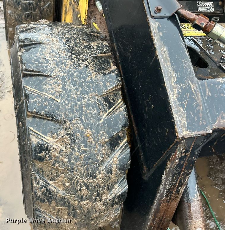 image for item NE9753 1993 New Holland L783 skid steer loader