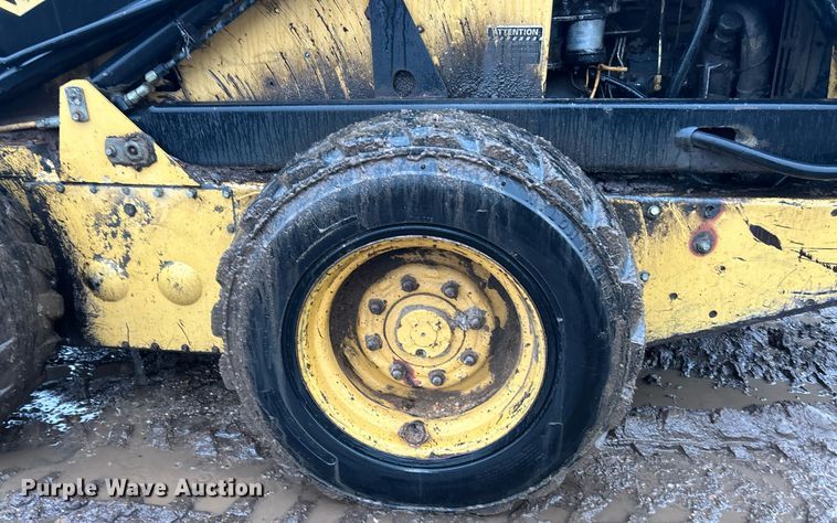 image for item NE9753 1993 New Holland L783 skid steer loader