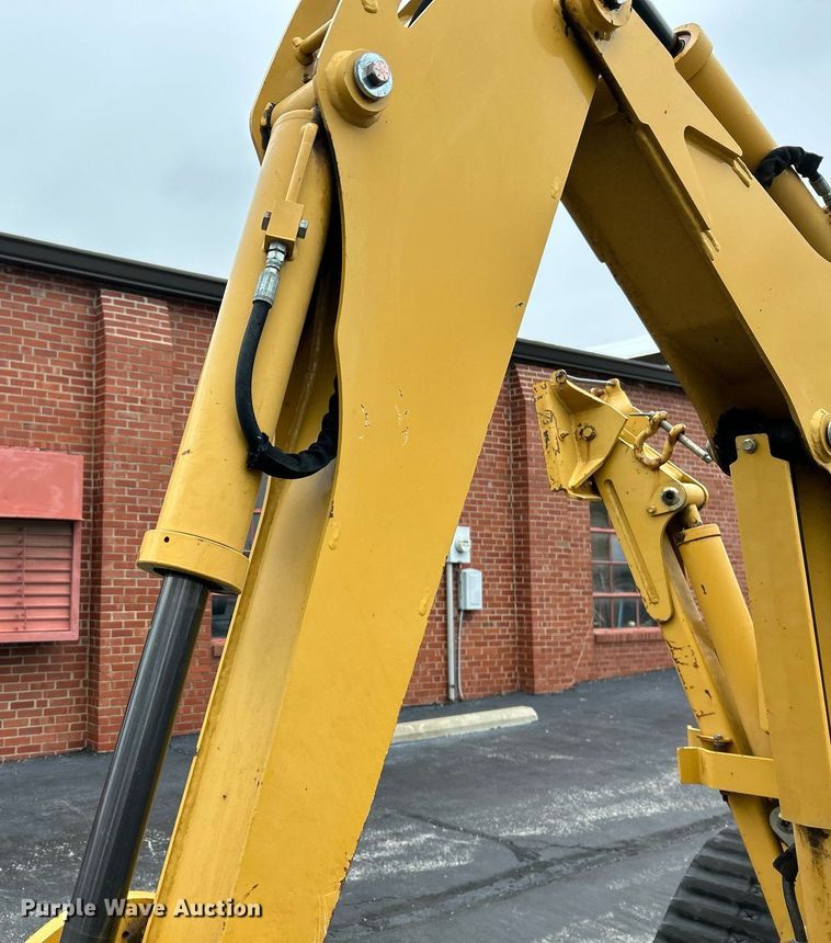 image for item NE9780 2010 Vermeer RTX750 vibratory cable plow