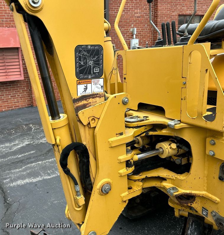 image for item NE9780 2010 Vermeer RTX750 vibratory cable plow