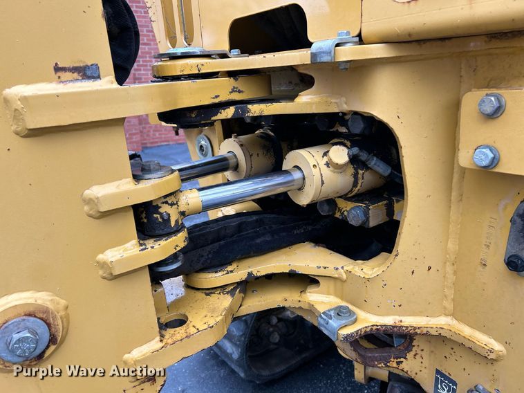 image for item NE9780 2010 Vermeer RTX750 vibratory cable plow