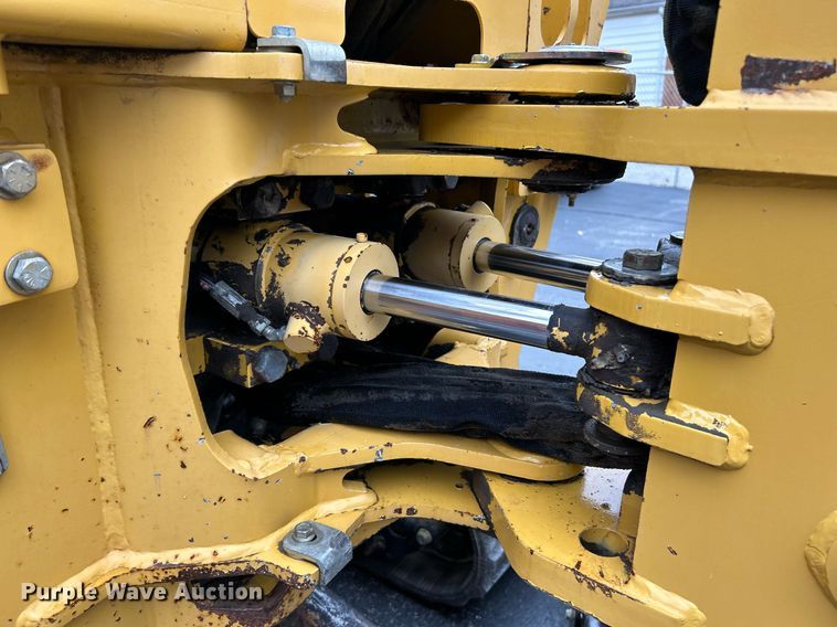 image for item NE9780 2010 Vermeer RTX750 vibratory cable plow