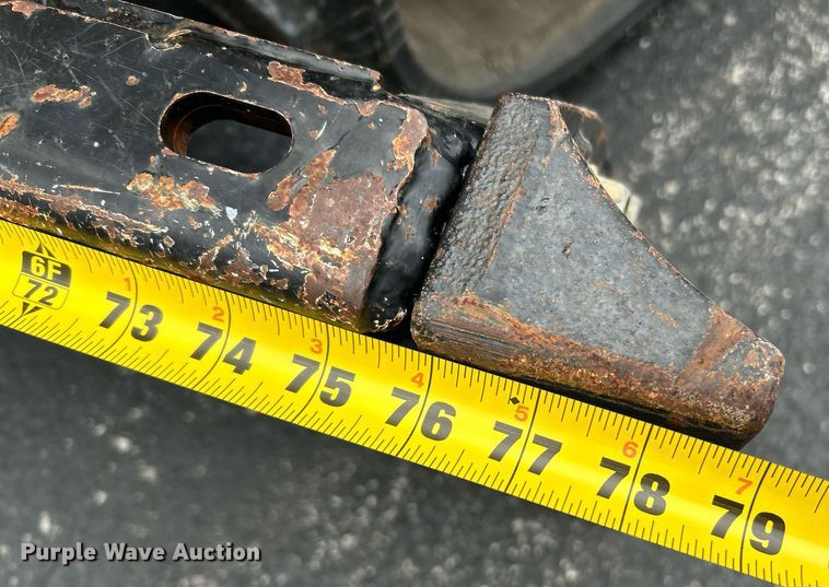 image for item NE9780 2010 Vermeer RTX750 vibratory cable plow