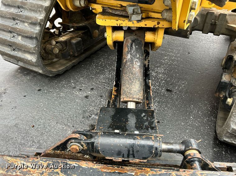 image for item NE9780 2010 Vermeer RTX750 vibratory cable plow