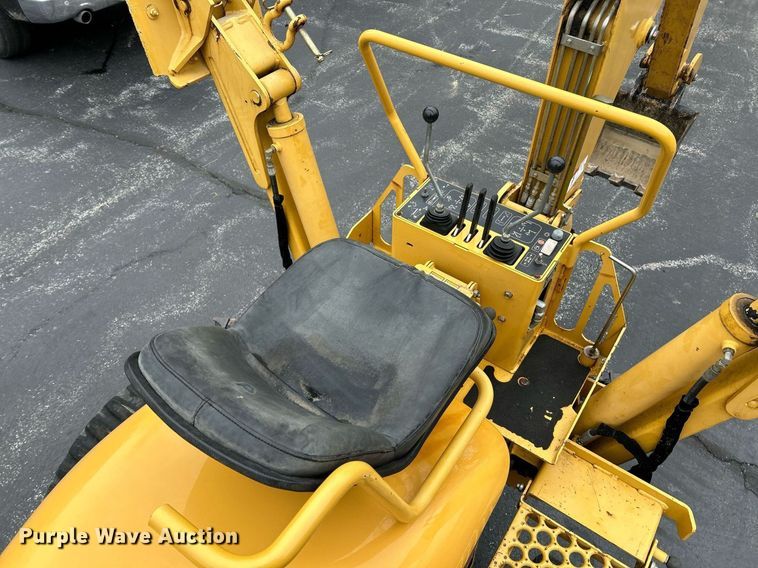 image for item NE9780 2010 Vermeer RTX750 vibratory cable plow