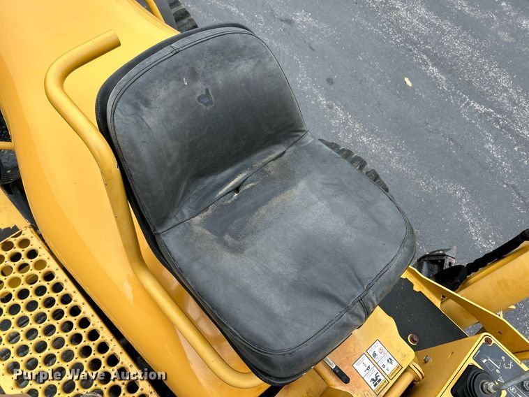 image for item NE9780 2010 Vermeer RTX750 vibratory cable plow