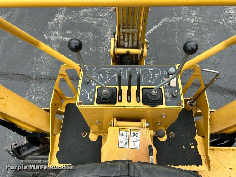 image for item NE9780 2010 Vermeer RTX750 vibratory cable plow