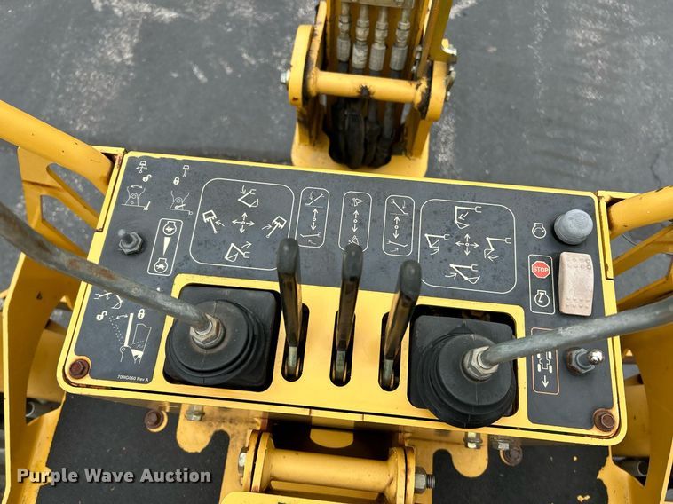 image for item NE9780 2010 Vermeer RTX750 vibratory cable plow