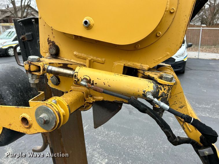 image for item NE9780 2010 Vermeer RTX750 vibratory cable plow