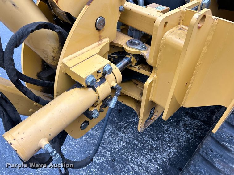 image for item NE9780 2010 Vermeer RTX750 vibratory cable plow