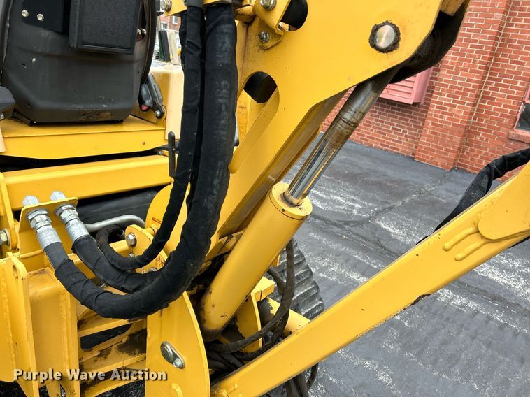 image for item NE9780 2010 Vermeer RTX750 vibratory cable plow