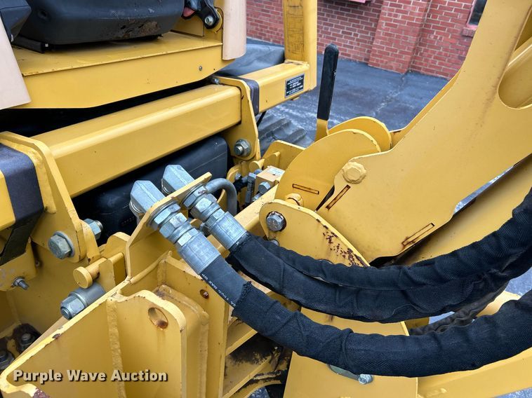 image for item NE9780 2010 Vermeer RTX750 vibratory cable plow