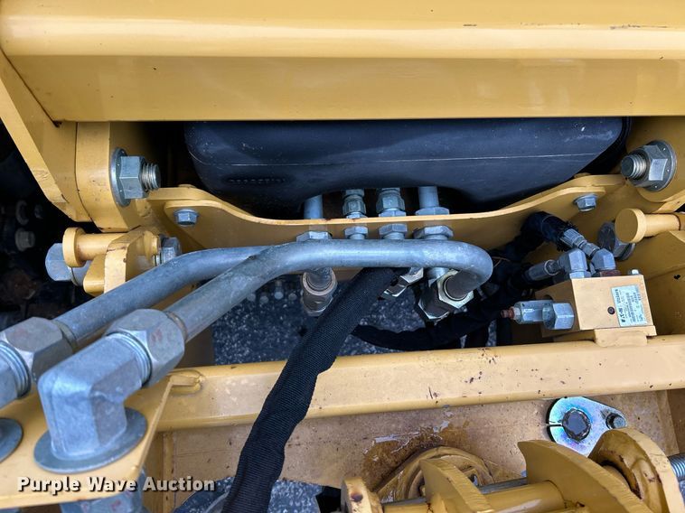 image for item NE9780 2010 Vermeer RTX750 vibratory cable plow