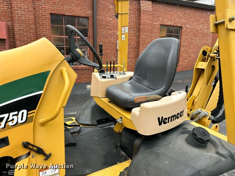 image for item NE9780 2010 Vermeer RTX750 vibratory cable plow