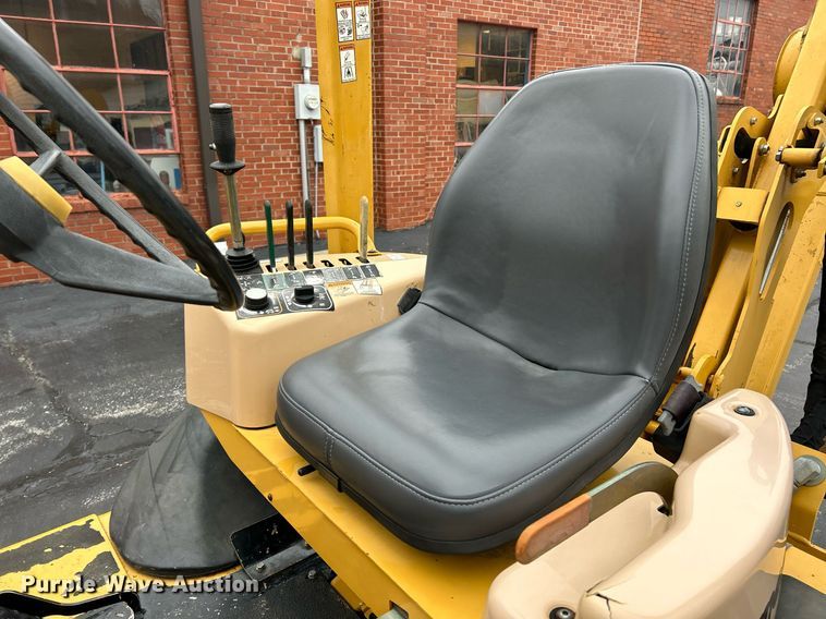 image for item NE9780 2010 Vermeer RTX750 vibratory cable plow