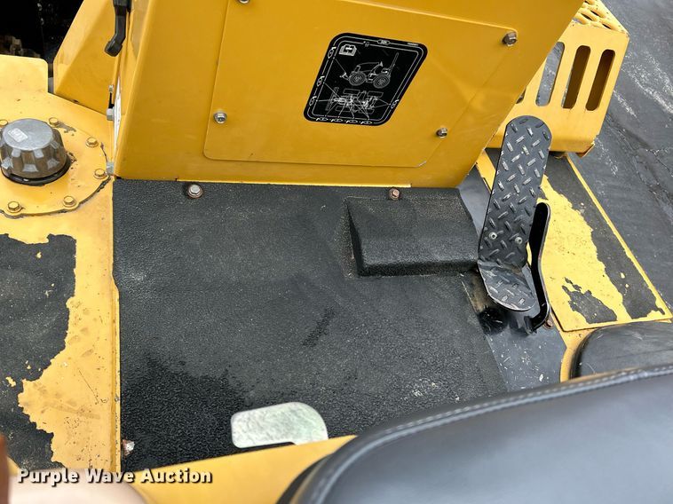 image for item NE9780 2010 Vermeer RTX750 vibratory cable plow