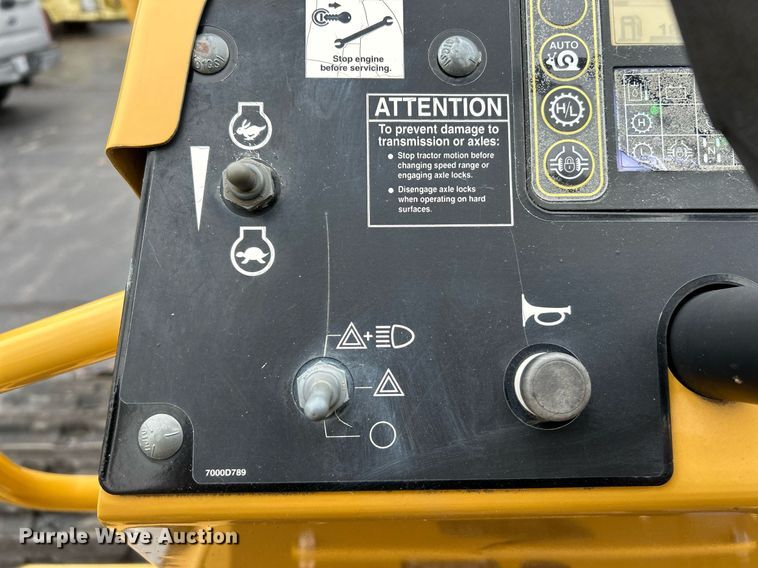 image for item NE9780 2010 Vermeer RTX750 vibratory cable plow