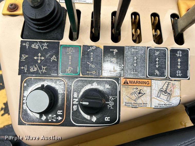 image for item NE9780 2010 Vermeer RTX750 vibratory cable plow