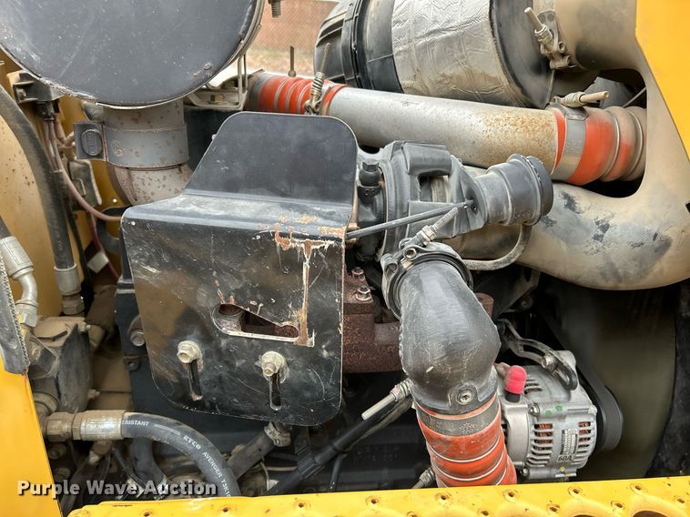 image for item NE9780 2010 Vermeer RTX750 vibratory cable plow