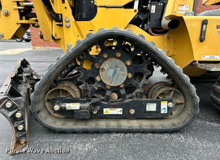 image for item NE9780 2010 Vermeer RTX750 vibratory cable plow