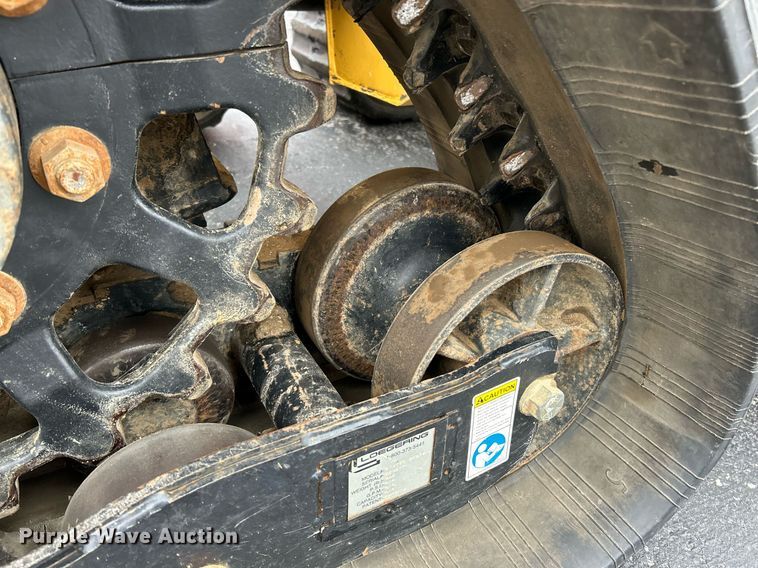 image for item NE9780 2010 Vermeer RTX750 vibratory cable plow