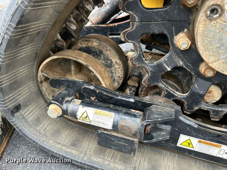 image for item NE9780 2010 Vermeer RTX750 vibratory cable plow