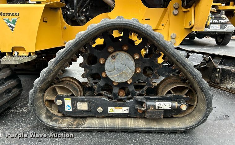 image for item NE9780 2010 Vermeer RTX750 vibratory cable plow