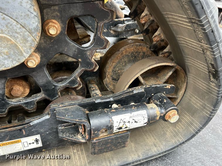 image for item NE9780 2010 Vermeer RTX750 vibratory cable plow