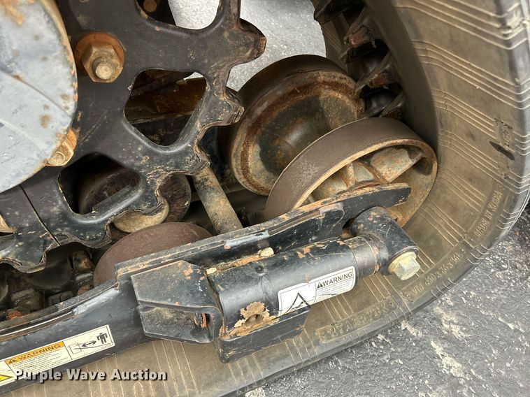 image for item NE9780 2010 Vermeer RTX750 vibratory cable plow