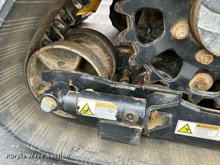 image for item NE9780 2010 Vermeer RTX750 vibratory cable plow