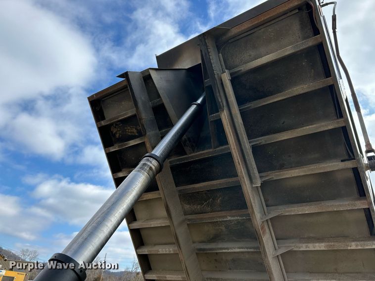 image for item NE9784 2009 International 4400 SBA dump truck