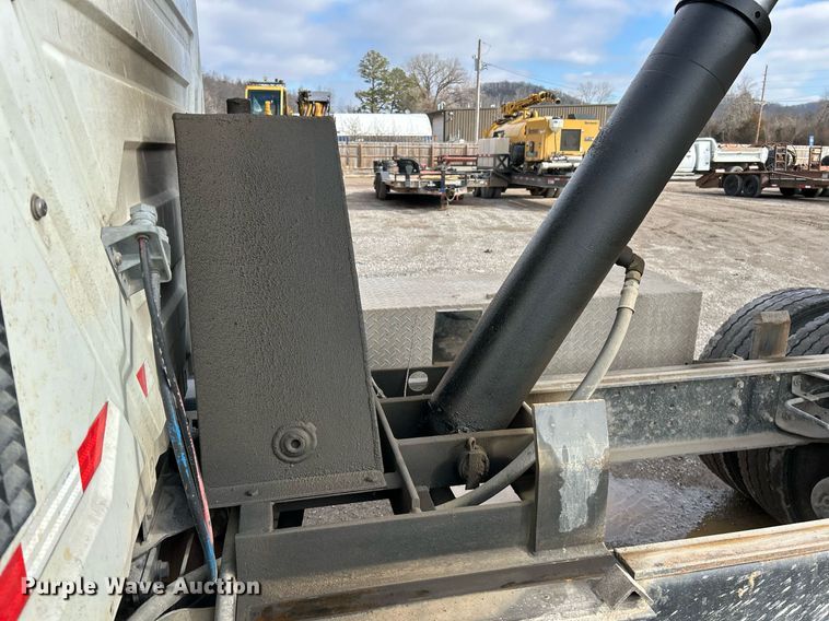 image for item NE9784 2009 International 4400 SBA dump truck