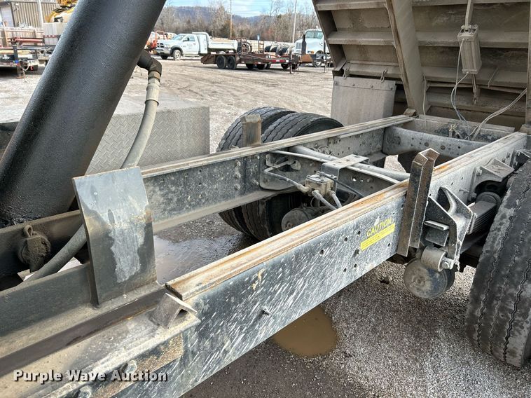 image for item NE9784 2009 International 4400 SBA dump truck