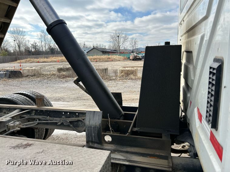 image for item NE9784 2009 International 4400 SBA dump truck