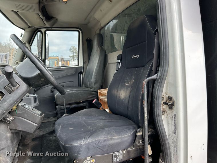 image for item NE9784 2009 International 4400 SBA dump truck